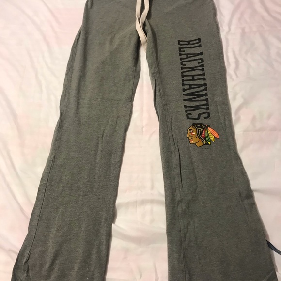 3/50$ Super cute Chicago BLACKHAWK  yoga pants 👖 - Picture 1 of 6